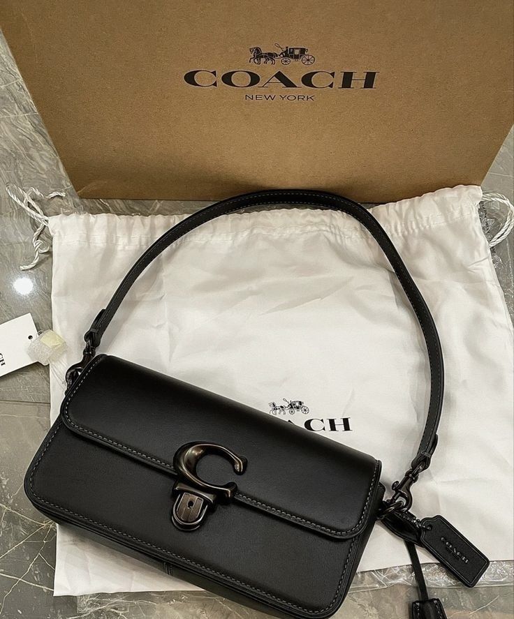 Signature Luxe Everyday Shoulder Bag