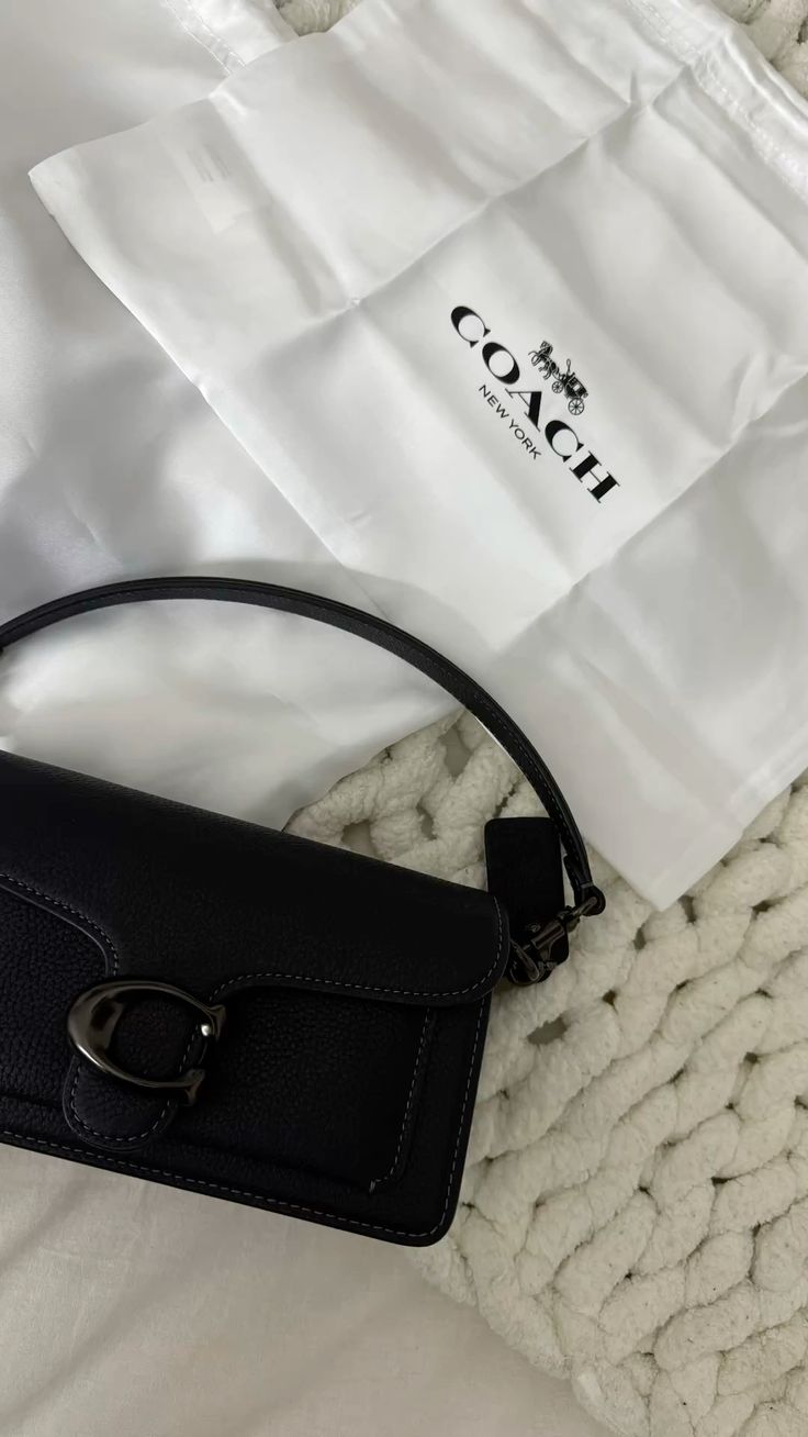 Signature Luxe Everyday Shoulder Bag